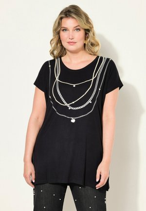 T-shirt noir à manches courtes, avec un motif de chaîne en argent et crème. Tissu doux avec une coupe décontractée ; encolure arrondie.