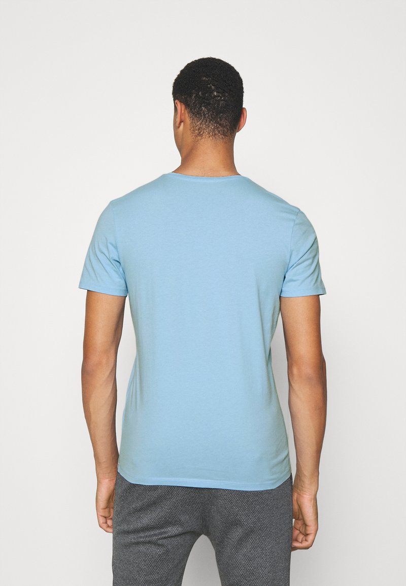 Herren T-Shirts basic | DRYKORN QUENTIN T-Shirt basic blau - IT02363 Herren T-Shirts basic | DRYKORN QUENTIN T-Shirt basic blau - IT02363
