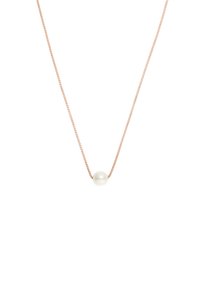 Kjede i rosagull med en glatt, rund hvit perlependant i midten. Enkel design med en delikat, polert tekstur.
