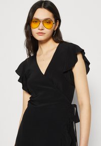 VILA VIFINI WRAP SHORT DRESS - Kasdienė suknelė - black