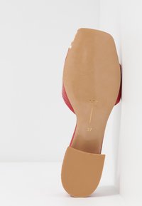 L37 Mules - red