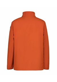 Oranssi vedenpitävä takki, jossa on korkea kaulus, pitkät hihat ja sileä pinta. Ei näkyviä koristeluja tai kuvioita.
