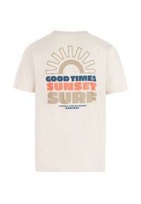 Camiseta de algodón color beige claro con un gráfico en la parte trasera que muestra un motivo solar y el texto: "GOOD TIMES SUNSET SURF" en multicolor.