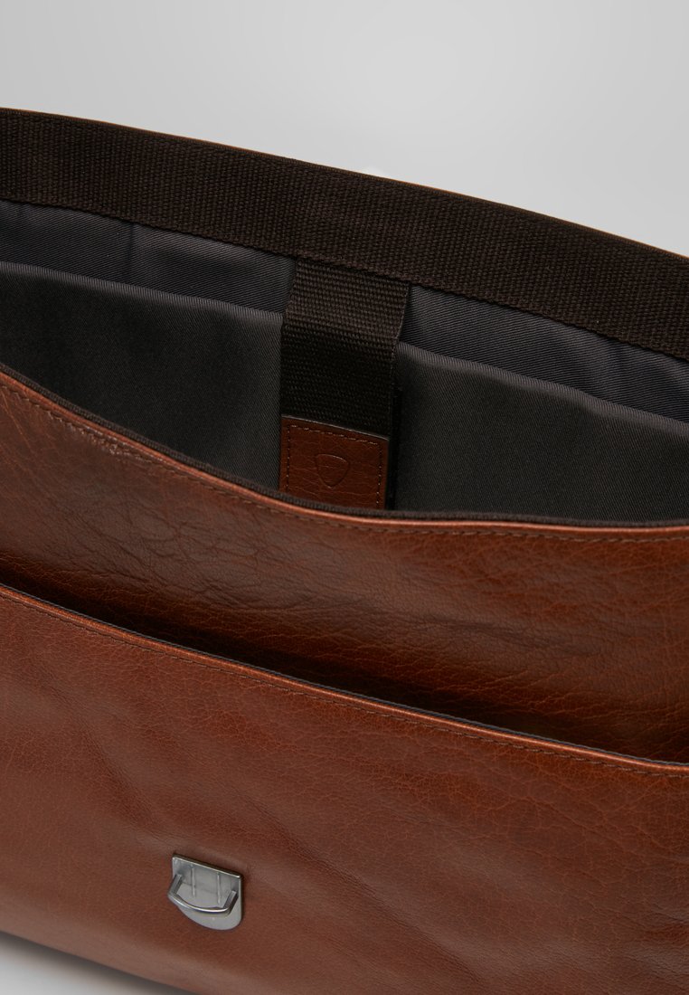 Strellson SUTTON BRIEFBAG Dataveske cognac Zalando.no Strellson SUTTON BRIEFBAG Dataveske cognac Zalando.no