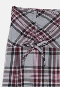 Jupe taille haute avec ceinture nouée en tissu tissé à motifs en tartan gris, noir, bordeaux et rose.