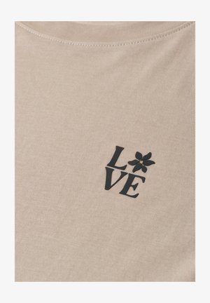 Beiger Stoff mit schwarzem Text "LOVE", wobei der Buchstabe "O" durch eine fünfblättrige Blumen-Grafik ersetzt ist.