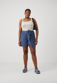 ONLY Carmakoma JUPITER LIFE - Kratke hlače - vintage indigo