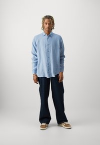 GAP Ing - distant blue