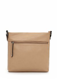 Borsa a tracolla in pelle beige con chiusura superiore a zip, tasca frontale con zip e dettagli in metallo nero. Texture liscia e forma rettangolare.