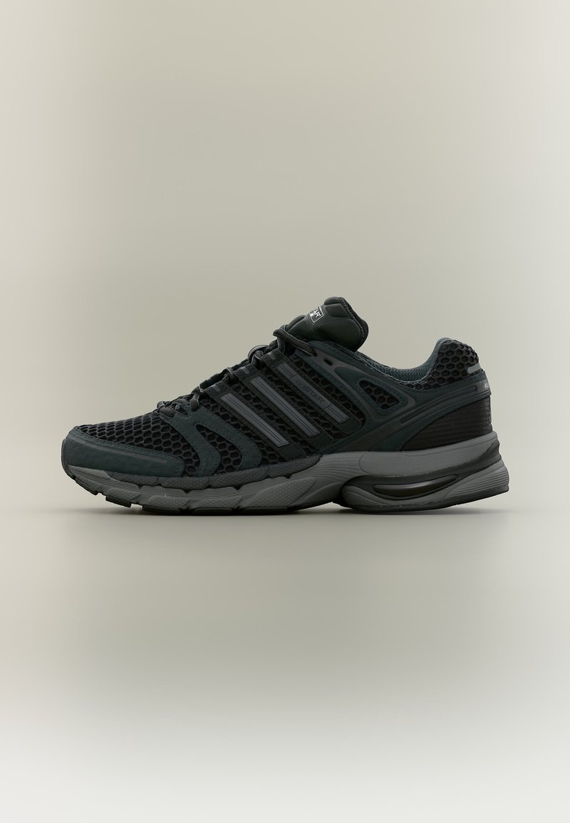 adidas Originals ADISTAR CONTROL 5 core black/grey six/iron metallic/black