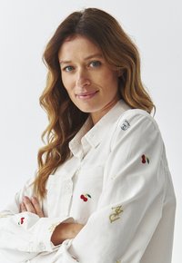 TATUUM MISIA - Skjortebluser - off white