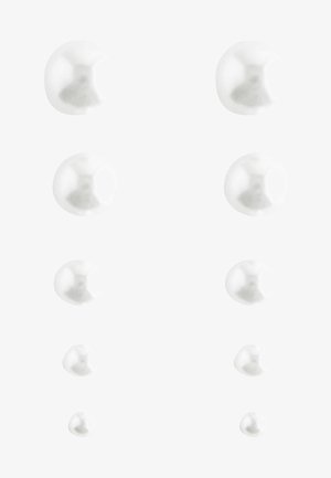 White pearl earrings displayed in ascending sizes, featuring smooth, shiny surfaces and a spherical shape with a classic design.
