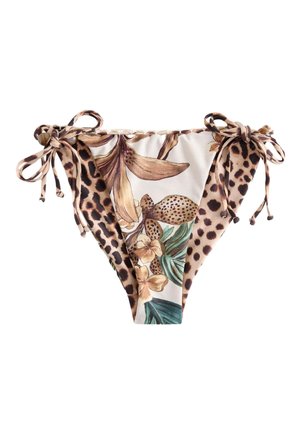 Bikinin alaosa, jossa kukka- ja leopardikuviointi sekä sivun solmittavat nauhat. Värit ovat beige, ruskea, vihreä ja kerma valkoisella pohjalla.