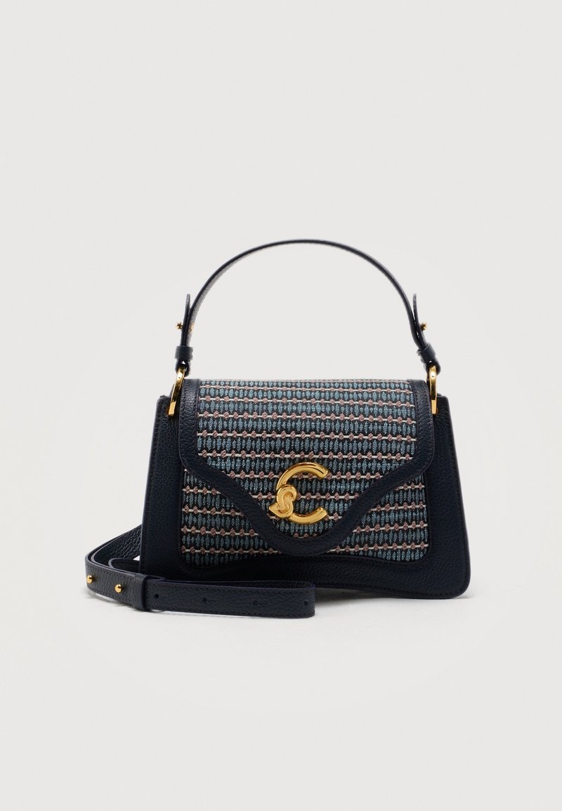 Petit sac à main avec panneau avant tissé, garniture en cuir noir, poignée supérieure, sangle réglable et fermoir décoratif doré sur le rabat avant.