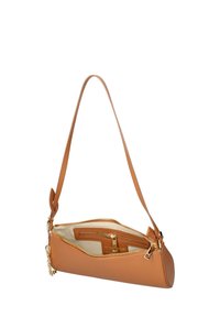 Borsa a tracolla in pelle color cuoio con una sola tracolla, apertura con zip e tasca interna. Presenta dettagli in hardware color oro.