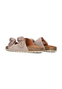 Lichtbeige suède sandalen met dubbele geknoopte strikken, een kurken middenzool en een gestructureerde rubberen buitenzool voor grip. Open teen ontwerp.