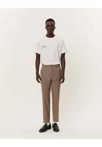 Les Deux COMO PANTS - Pantaloni - desert taupe melange