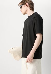 Calvin Klein Jeans COLORBLOCK TEE - Camiseta estampada - black