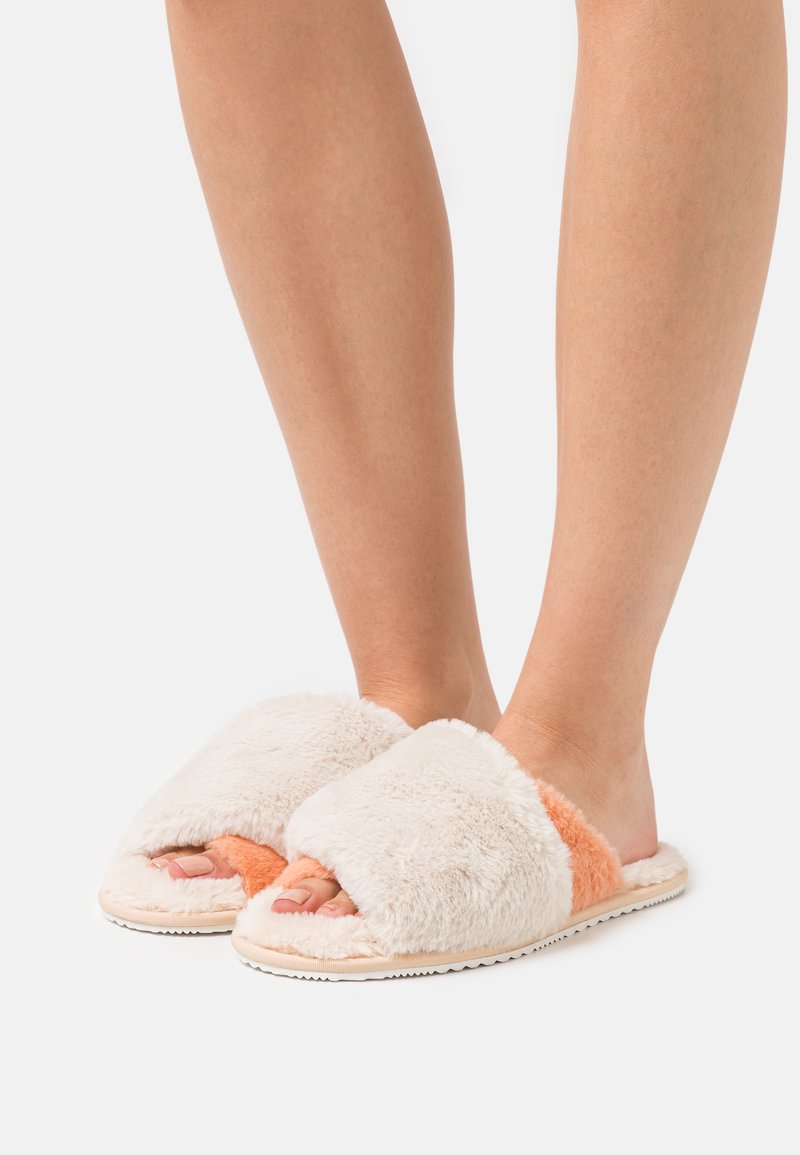 Sorel SOREL GO™ MAIL RUN Matalakantaiset pistokkaat nova sand/beige Zalando.fi