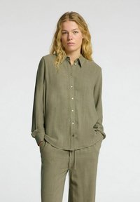 Unselected, vetiver