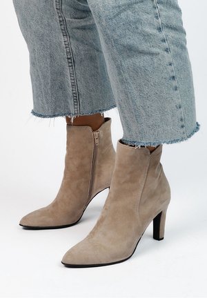 Korolliset nilkkurit - beige