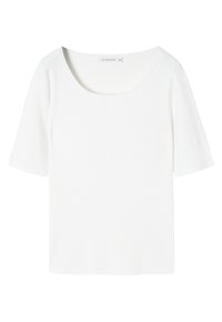 Vit ribbad stickad topp med rund halsringning och korta ärmar. Tyget är texturerat. Etiketter visar storlek 'XL' från märket TANTUM.