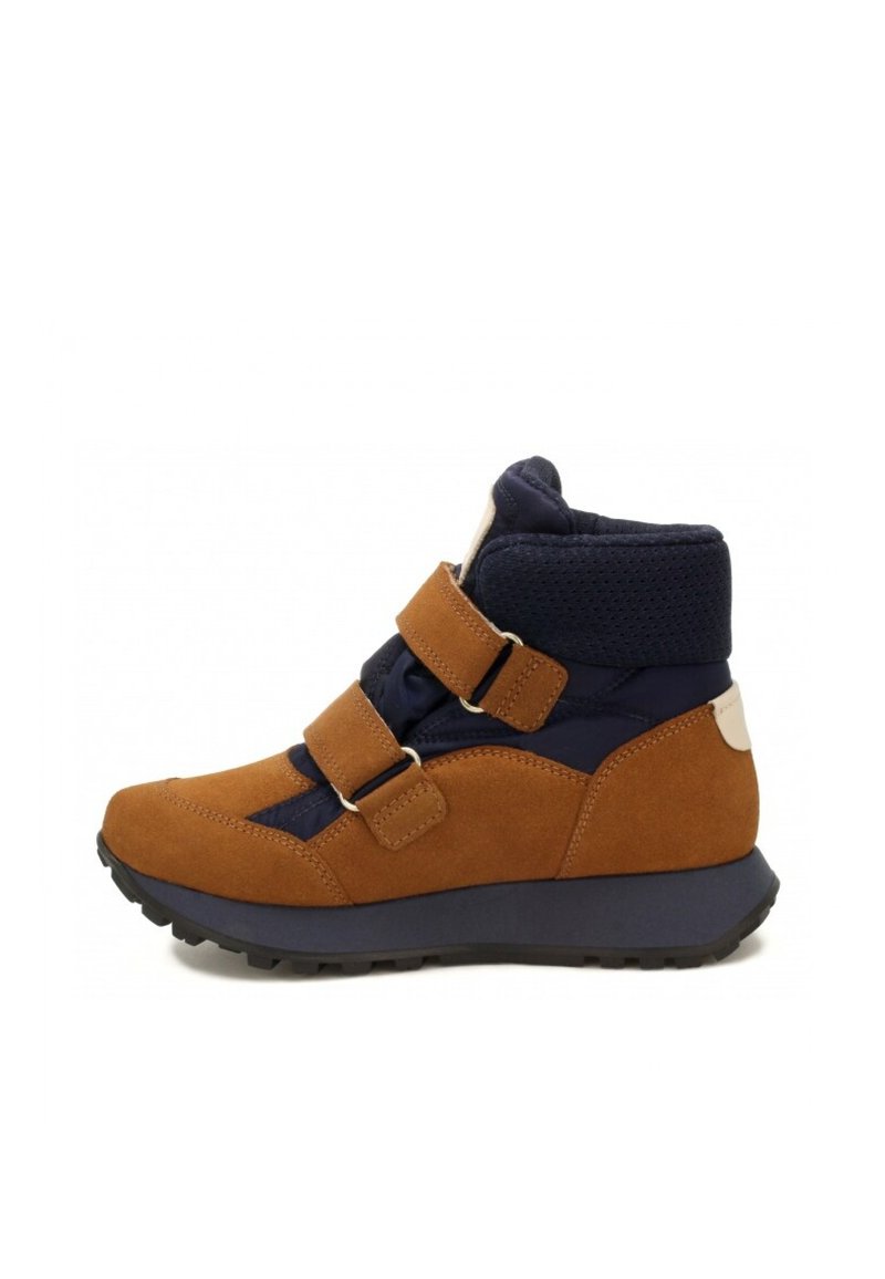Braune Wildleder- und marineblaue Stoff-Hochtop-Sneaker mit zwei verstellbaren Riemen und einer strukturierten Mittelsohle. Runde Spitze und Gummisohle.