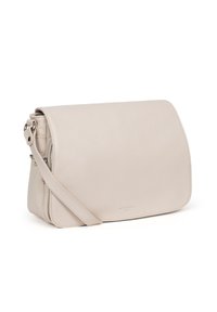 Borsa a tracolla in pelle beige chiaro con una superficie liscia, chiusura a pattina e tracolla regolabile. Presenta un discreto dettaglio del logo sul davanti.