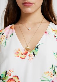 Wallis Petite Vapaa-ajan mekko - white