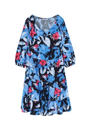 Kwiecista sukienka z miękkiego materiału, z granatowym tłem i niebieskimi oraz różowymi wzorami kwiatowymi, z dekoltem w kształcie litery V oraz trzema cząstkami bufkami na rękawach.