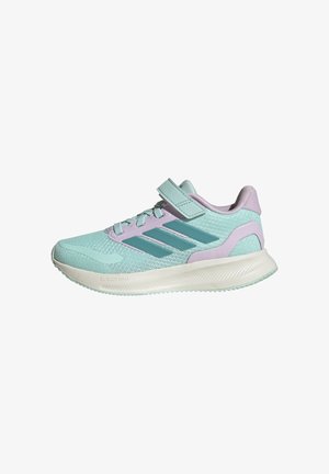 Svetlomodrá športová obuv s priedušným sieťovinovým zvrškom, fialovými akcentmi a suchým zipsom. Disponuje odpruženou podrážkou pre pohodlie.