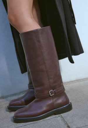 REGULAR FIT - FOREVER COMFORT BUCKLE DETAIL RIDER - Csizmák - burgundy red leather