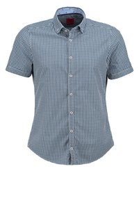 Chemise à manches courtes avec boutons, motif à carreaux bleu et blanc et col avec détails de boutons.