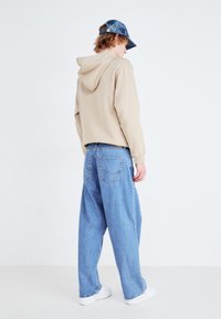 Jack & Jones JJIRON JJORIGINAL - Brīva piegriezuma džinsi - blue denim