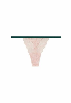 Roze kanten string met bloemenpatroon, voorzien van een dunne donkergroene tailleband. De gestructureerde kant vertoont ingewikkelde details en een verfijnd ontwerp.