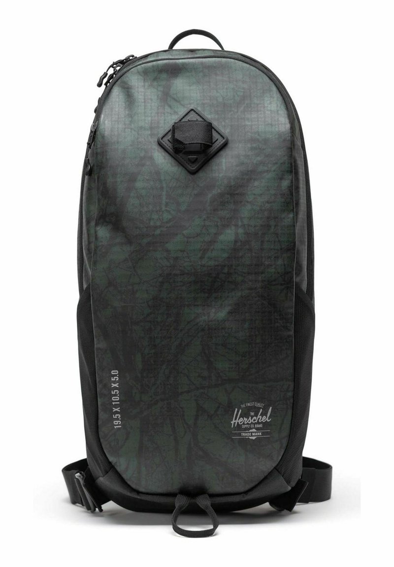 Sac à dos vert foncé avec une surface texturée et à motifs. Doté d'une poche en losange noire et de poches latérales en maille noire. Fermeture éclair.