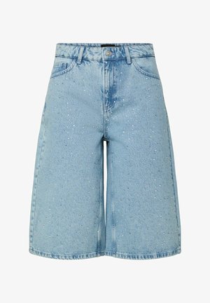 Jasnoniebieskie dżinsowe szorty o szerokim kroju, zdobione ćwiekami, z tradycyjnym pięciopocketowym stylem i zapięciem na guzik.