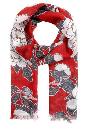 Rødt tørklæde med store hvide og grå blomsterprint og flossede kanter, løst snoet med enderne hængende ned.