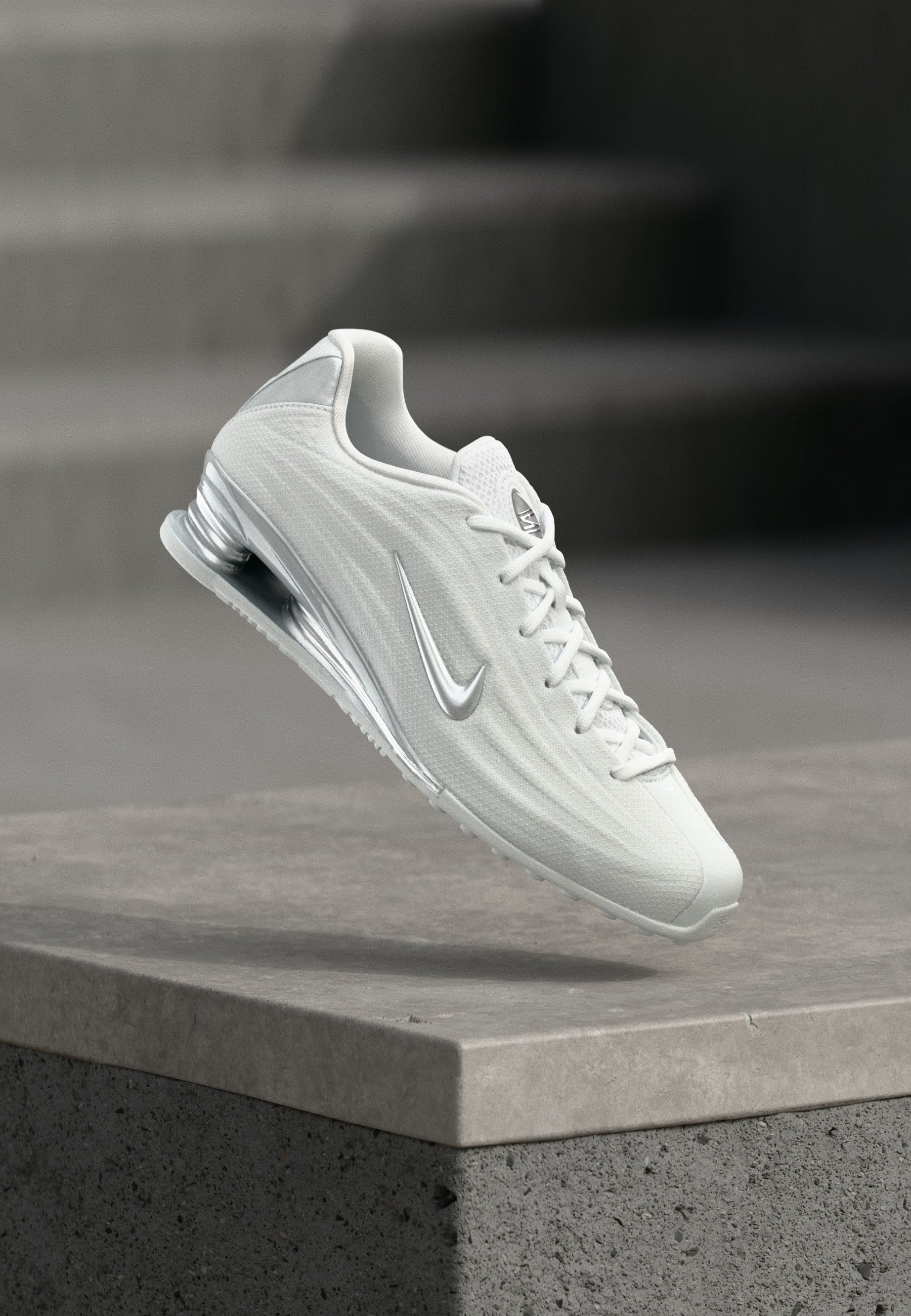 Nike Sportswear SHOX Z - Tenisky - white/metallic silver-coloured