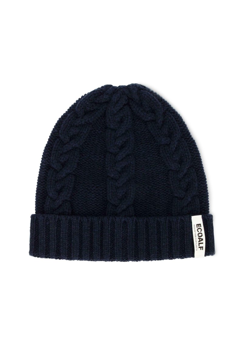 Gorro de punto marino con patrón de trenzas y puño acanalado. Presenta una pequeña etiqueta blanca con el nombre de la marca en el puño. Textura acogedora.