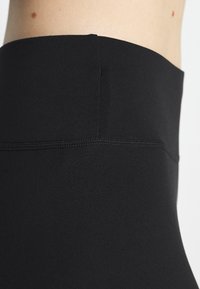 Sweaty Betty 3/4 sportovní kalhoty - black