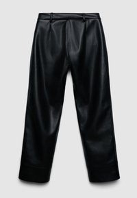 Schwarze Lederhosen mit glatter Oberfläche, weitem Bein und umgenähtem Saum. Verfügt über einen taillierten Bund mit Gürtelschlaufen.