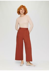 QS CULOTTE AUS INTERLOCK - Pantaloni - rostrot