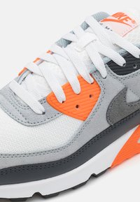 Nike Sportswear AIR MAX 90 - Trainers - summit white/smoke grey/safety orange/dark smoke grey/light pumice/black
