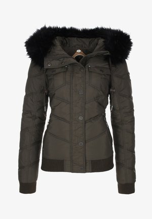 Veste d'hiver matelassée vert olive avec bordure de capuche en fausse fourrure noire, fermeture éclair et boutons-pression à l'avant, poches poitrine et latérales, poignets et ourlet côtelés.