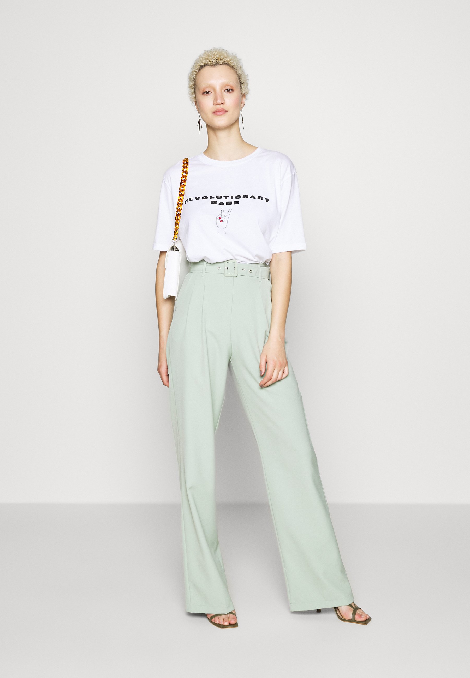Missguided Tall BALLOON WIDE LEG TROUSERS Bukse mint Missguided Tall FLORAL WIDE LEG TROUSERS - Bukse - white