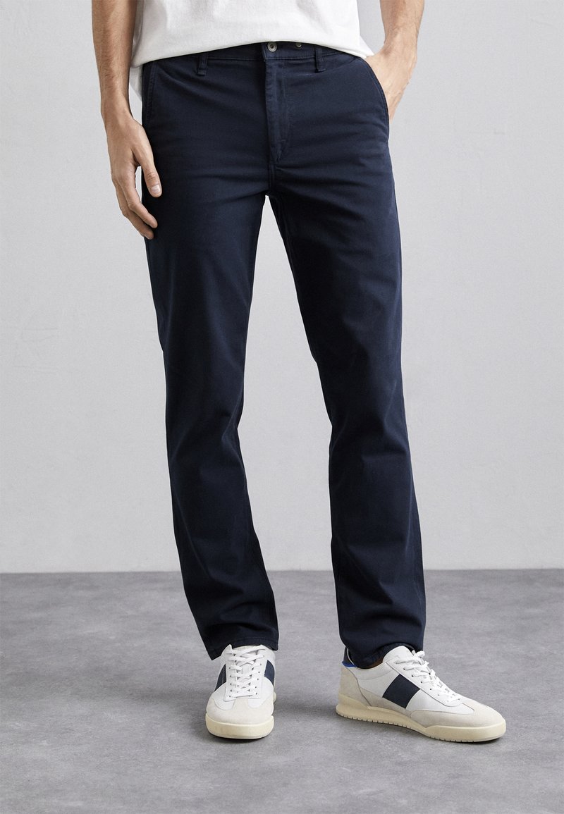 rag & bone Hlače chino - salute