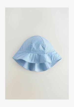 Svetlo modrý bavlnený klobúk typu bucket s širokým, dvojitým lemom a prešitým detailom pozdĺž okraja. Hladká textura a zaoblený vrch.