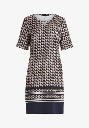 Jurk met korte mouwen in een geometrisch patroon van marineblauw en lichtbeige. Heeft een V-hals en een aansluitende silhouet met een contrasterende zoom.