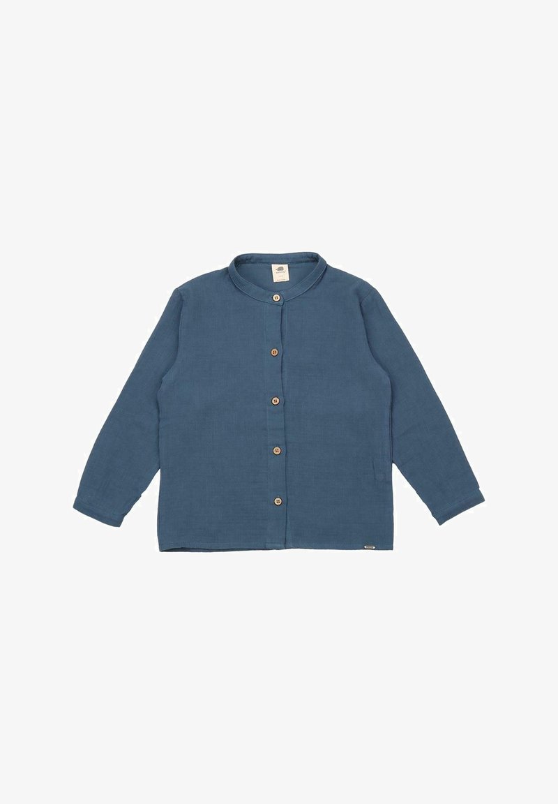 Chemise à manches longues avec boutons, de couleur bleu ardoise, en tissu texturé, dotée d'un col rond et de boutons en bois sur le devant.